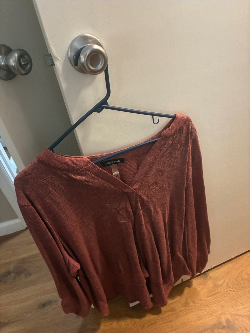 Cable & Gauge Rust Red V-Neck Lightweight Knit Top